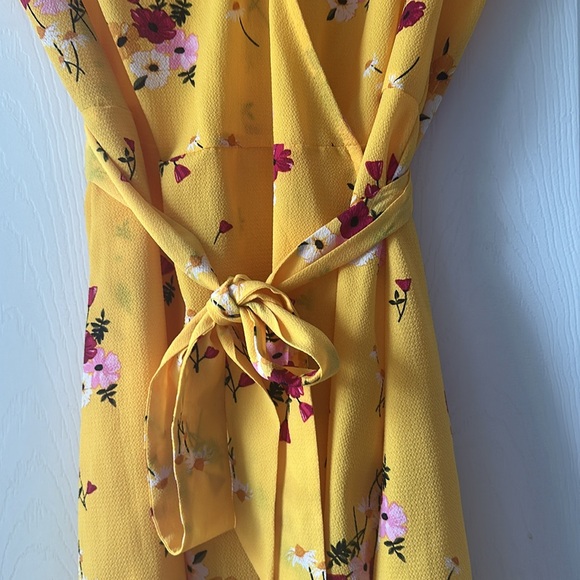 DIVIDED H&M Yellow Floral Wrap Dress - Picture 2 of 10